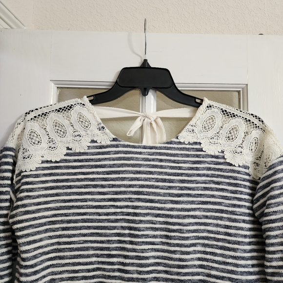 Style & Co Striped Lace Shoulder Long Sleeve Top w/ Chiffon Hem – Size Small - Picture 5 of 14